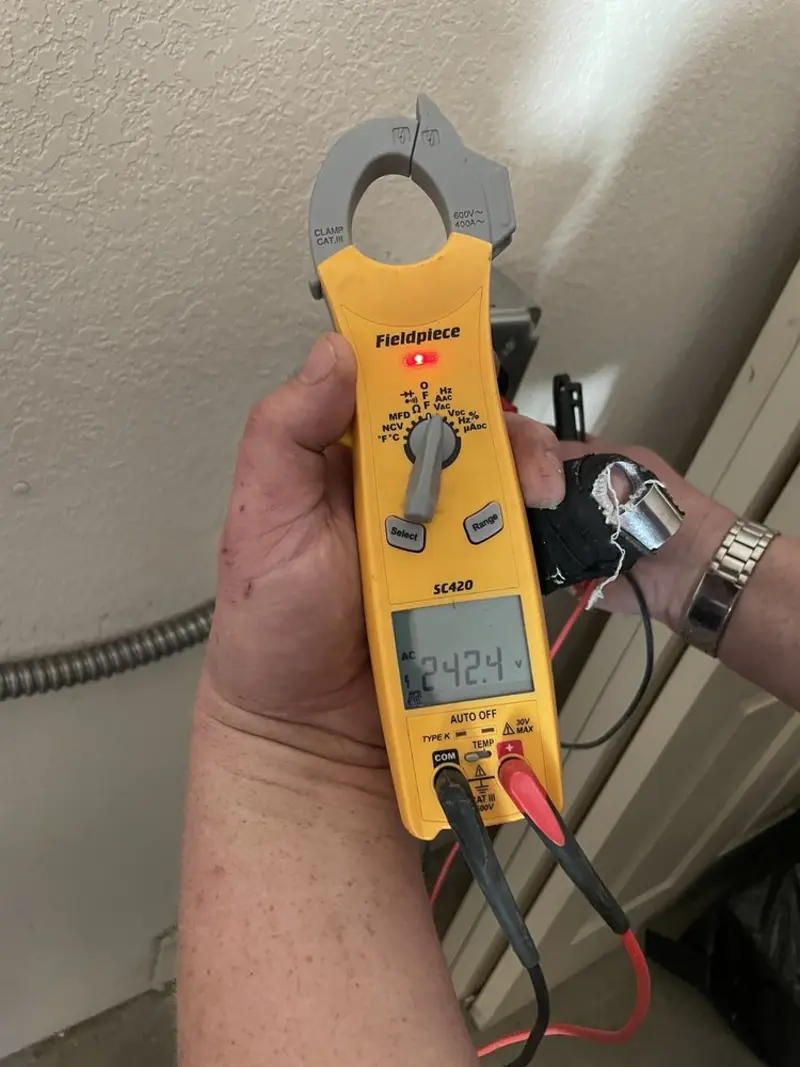 Voltage testing with clamp meter during Aluminum Wiring Replacement in Alaiedon